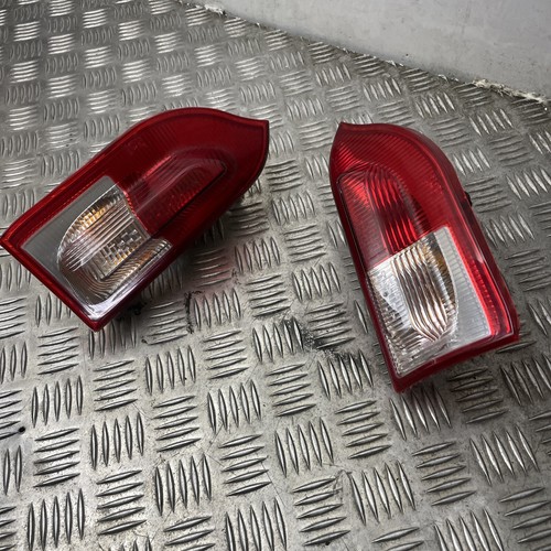 Luz trasera interior del lado del conductor y pasajero Vauxhall Insignia Estate 2010 13226854 - Imagen 14 de 17