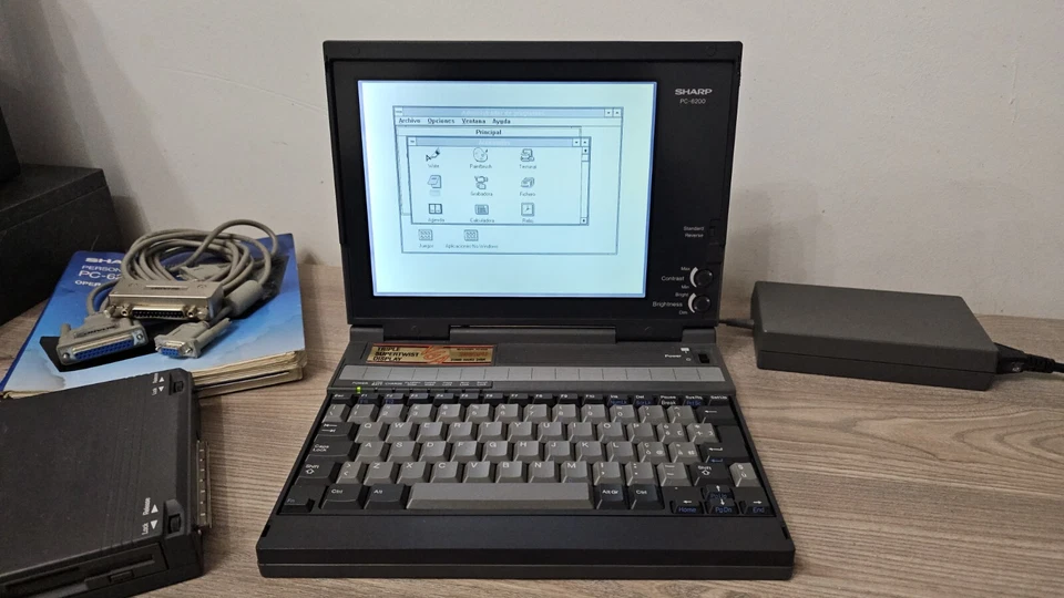 Portatil Sharp PC-6200, Intel 286 - Immagine 2 di 4