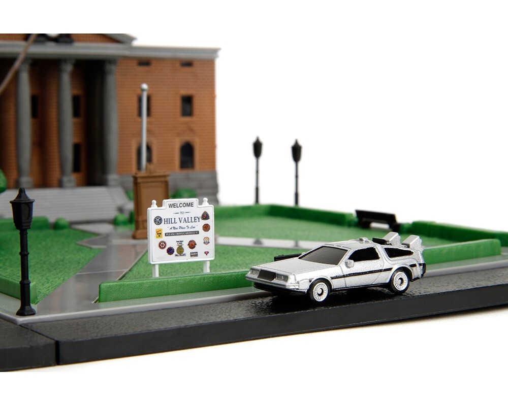 ミニカー NANO SCENE BTTF HILL VALLEY COURTHOUSE NANO SCENE BTTF HILL VALLEY COURTHOUSE w/2 VEHICLES 【バック