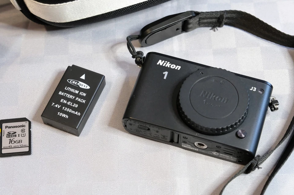 fotocamera compatta mirrorless NIKON 1 J3 + borsa dedicata e accessori - Bild 2 von 4