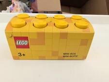 LEGO Mini Box with 8 Knobs Yellow