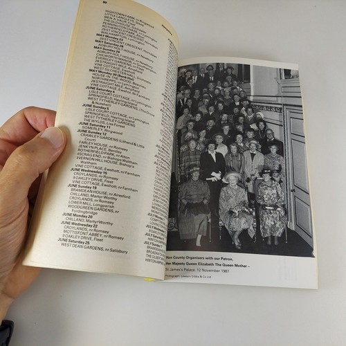 Gardens of England & Wales Open to the Public 1988 Illustrated Guide Book - Picture 10 of 12