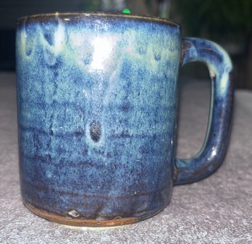 Handgefertigter Keramikbecher Steinzeug blau Tropfglasur Kaffeebecher