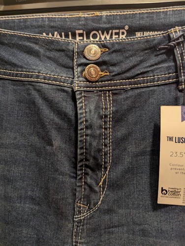 Wallflower Women's 18 Luscious And Curvy Fit Blue Cuffed Cropped Jeans NWT - Picture 4 of 14