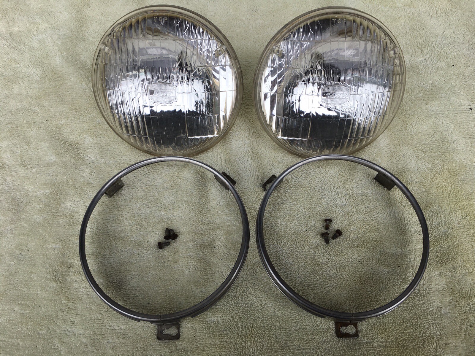 Koito High Beam Headlights 13 H 20 Trim Rings And Fasteners Datsun 620