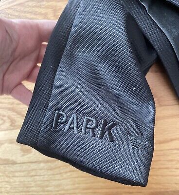 Adidas x Ivy Park Beyoncé Cropped Suit Jacket Black Gold Adidas x Ivy Park Beyoncé Cropped Suit Jacket Black Gold