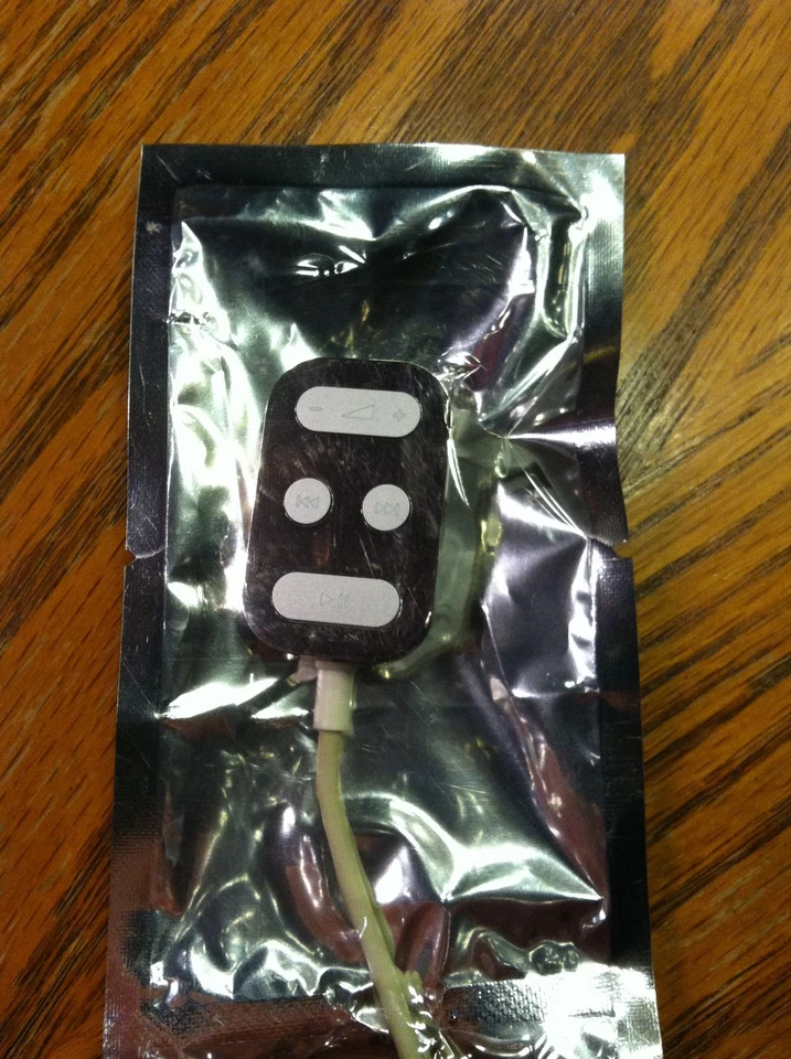 Apple iPod A1018 Wired Remote _ BRAND NEW SEALED _ 603-2454 _ 3rd & 4th Gen+Mini - Image 3 of 4