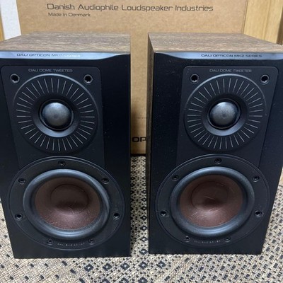 DALI OPTICON 1 MK2 Bookshelf Speakers Pair Tobacco Oak