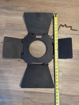 Mole-Richardson Co. Adjustable Black Barn Doors Light Modifier 24x21 in