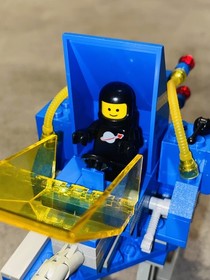 Vintage LEGO Space: Walking Astro Grappler (6882) Excellent Condition