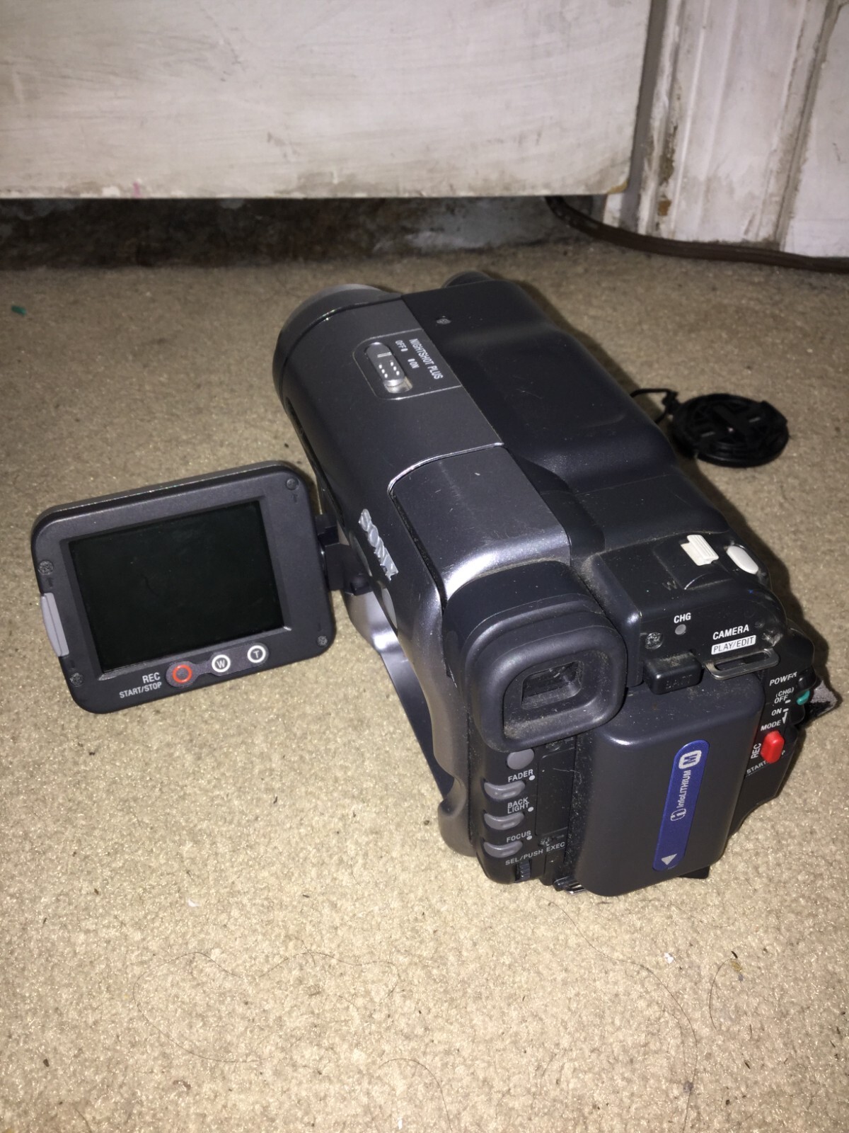Sony DCRTRV280 Digital8 Camcorder inlcudes carrying case & video