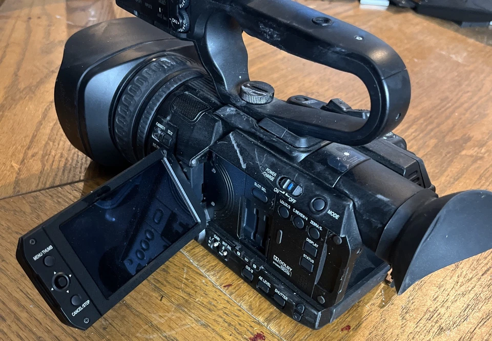 JVC GY-HM200U NO BATTERY PICTURES SHOW WHAT YOU WILL RECEIVE - Image 3 of 4