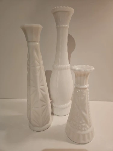 VTG Milk Glass Bud Vases/Set Of 3