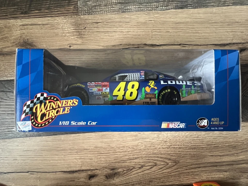 1:18 ACTION WINNER'S CIRCLE 2002 #48 LOWES LOONEY TUNES REVANCHA JIMMIE JOHNSON Foto 4 de 4