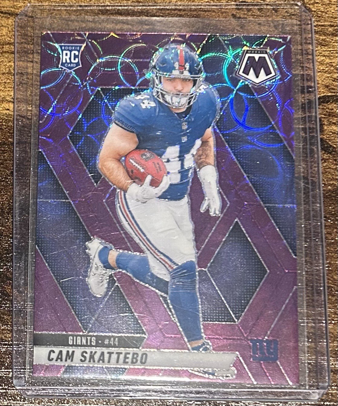 2025 Mosaic Cam Skattebo RC #305 – New York Giants Rookie Purple Scope