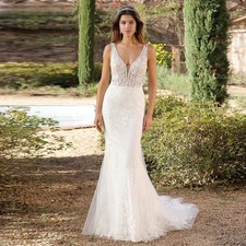 Sexy Mermaid Wedding Dresses V-Neck Sleeveless Lace Appliques Beach Bridal Gowns