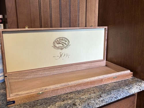 PADRON 50º ANIVERSARIO MADERA CAJA DE CIGARROS VACÍA MUY GRANDE 21" X 7 5/8 POR 2 COMO NUEVO - Imagen 6 de 11