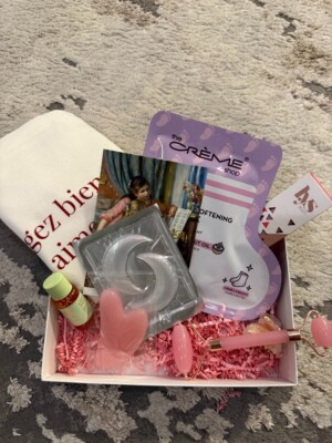 French Elegance Self-Care Gift Box - Tote Bag, Beauty Tools and Relaxation Essen