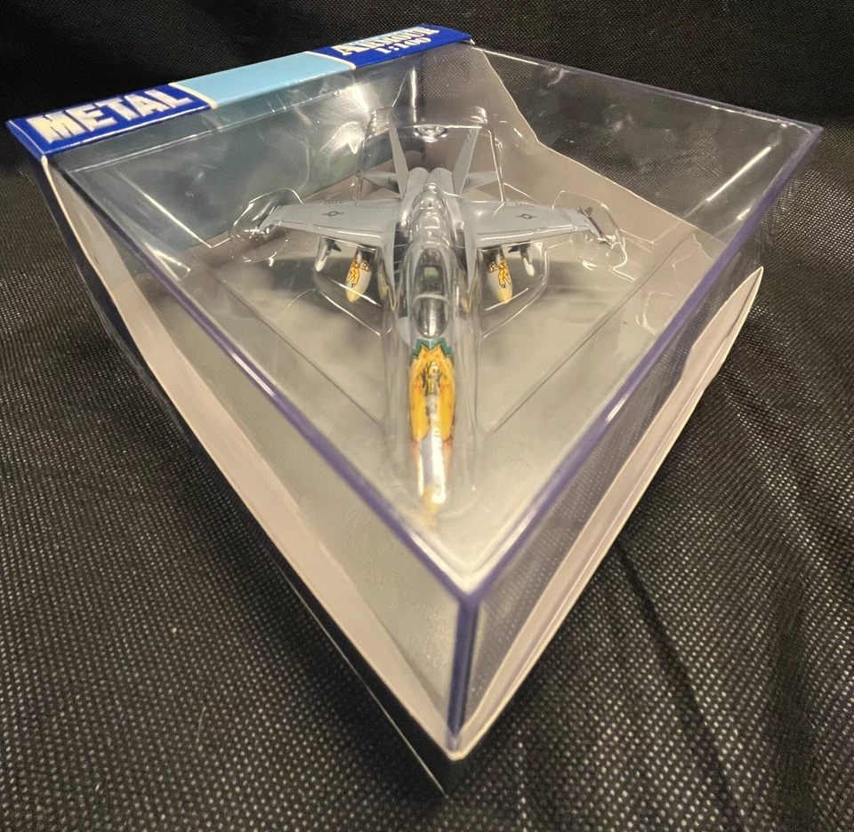 Armadura Metal Colección F-18 Hornet "EAGLE NOSEART" ARTE #5023 1:100 Foto 3 de 4