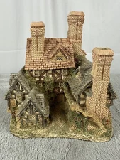 Vintage David Winter Hertford Court 1983 Figurine Made in Great Britain