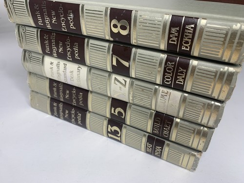 Funk & Wagnalls Standard Desk Dictionary Encyclopedia Volume 2 5 7 8 13 Lot - Imagen 2 de 20