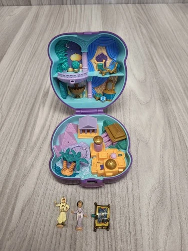 Rare Vintage Disney Bluebird 1995 Polly Pocket Aladdin and Jasmine. PBF*PC1595