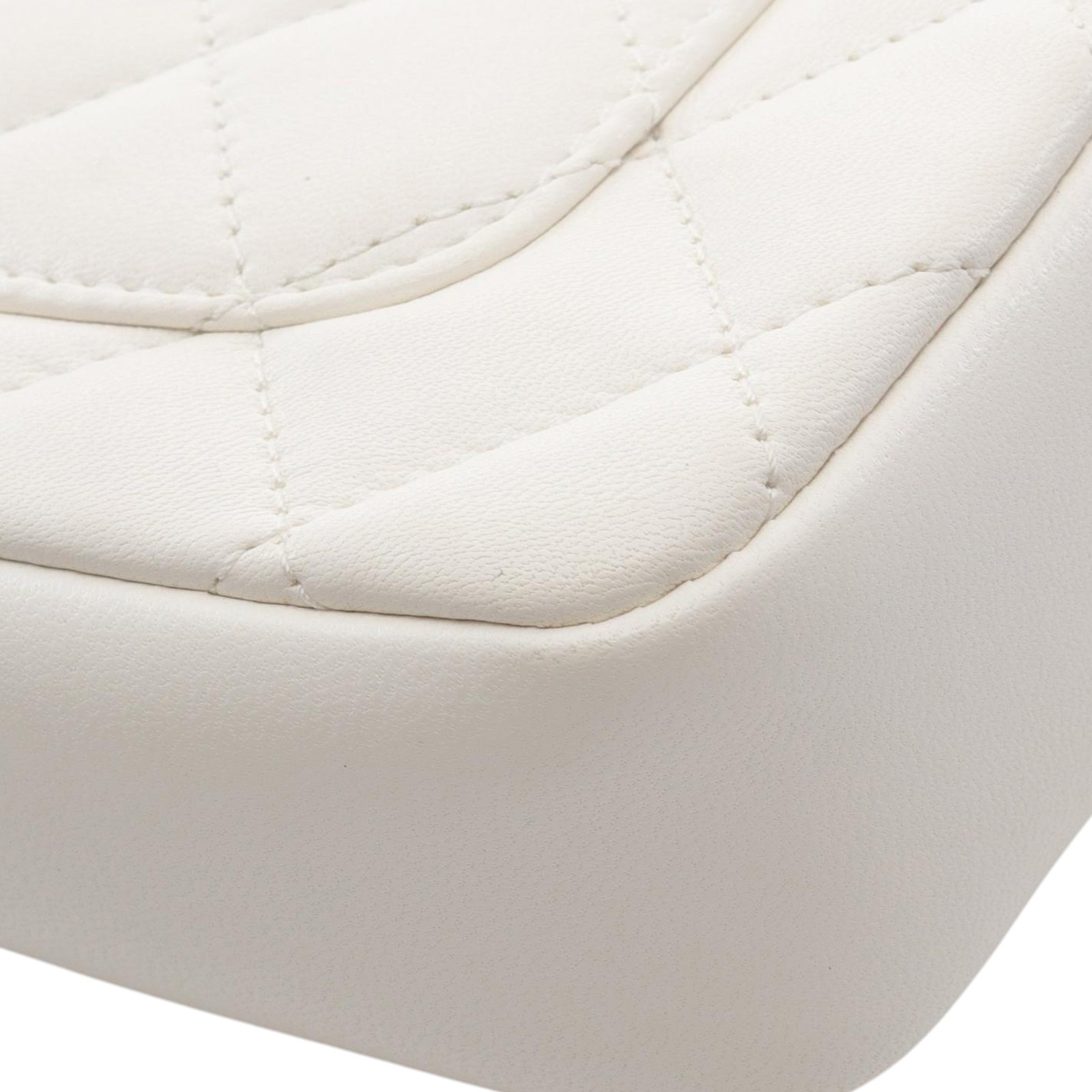 Authenticated Chanel Mini Rectangular Quilted Lam… - image 6