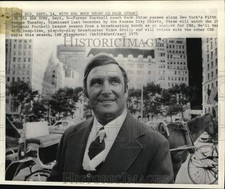 1975 Press Photo Former football coach Hank Stram, New York - pis09502