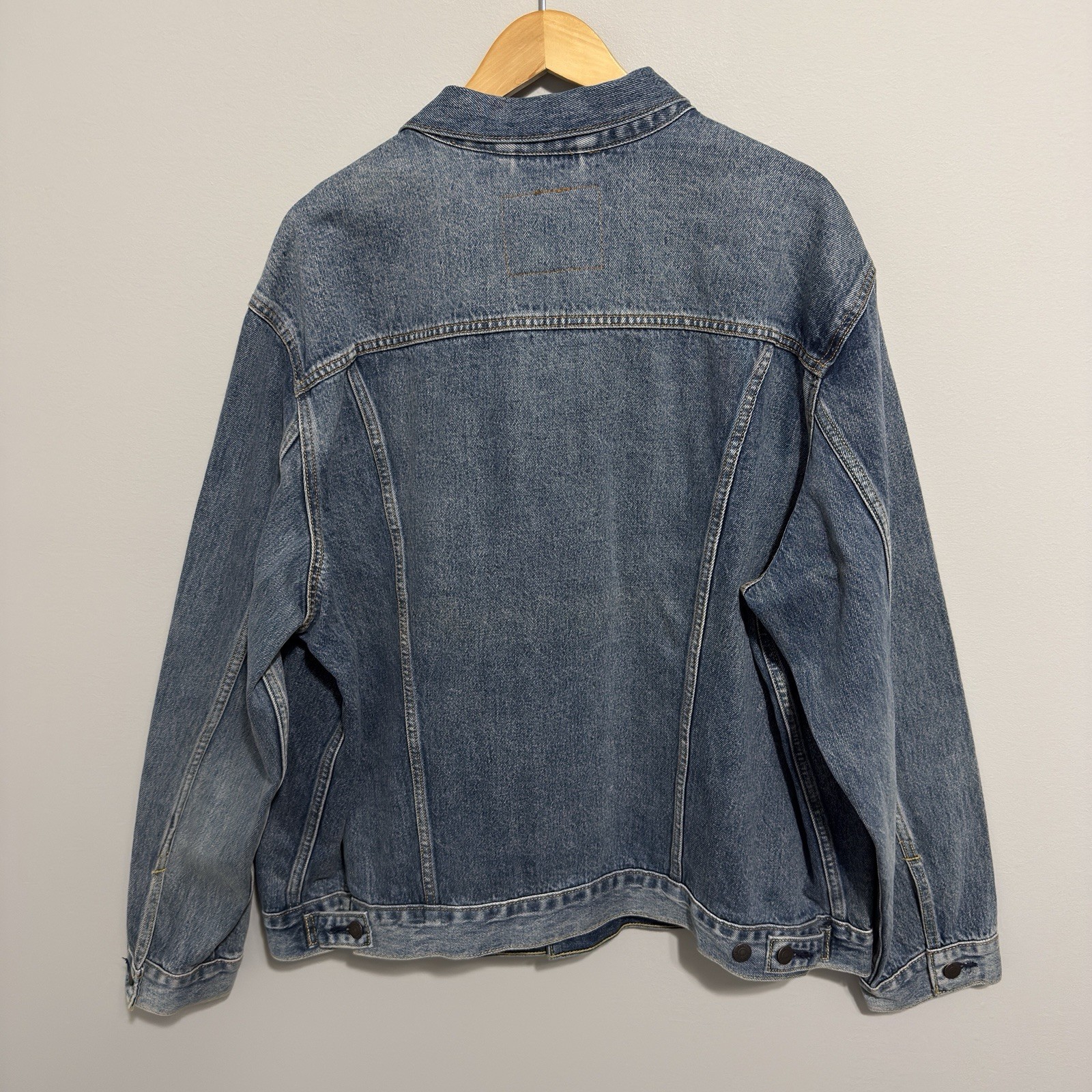 Levi's Trucker Jacket Mens XL Premium Denim Red Tab Medium Wash thumbnail 2