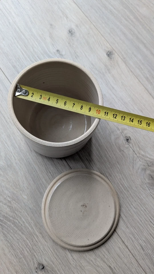 Handmade rustic ceramic small storage jar with lid - Image 4 of 4
