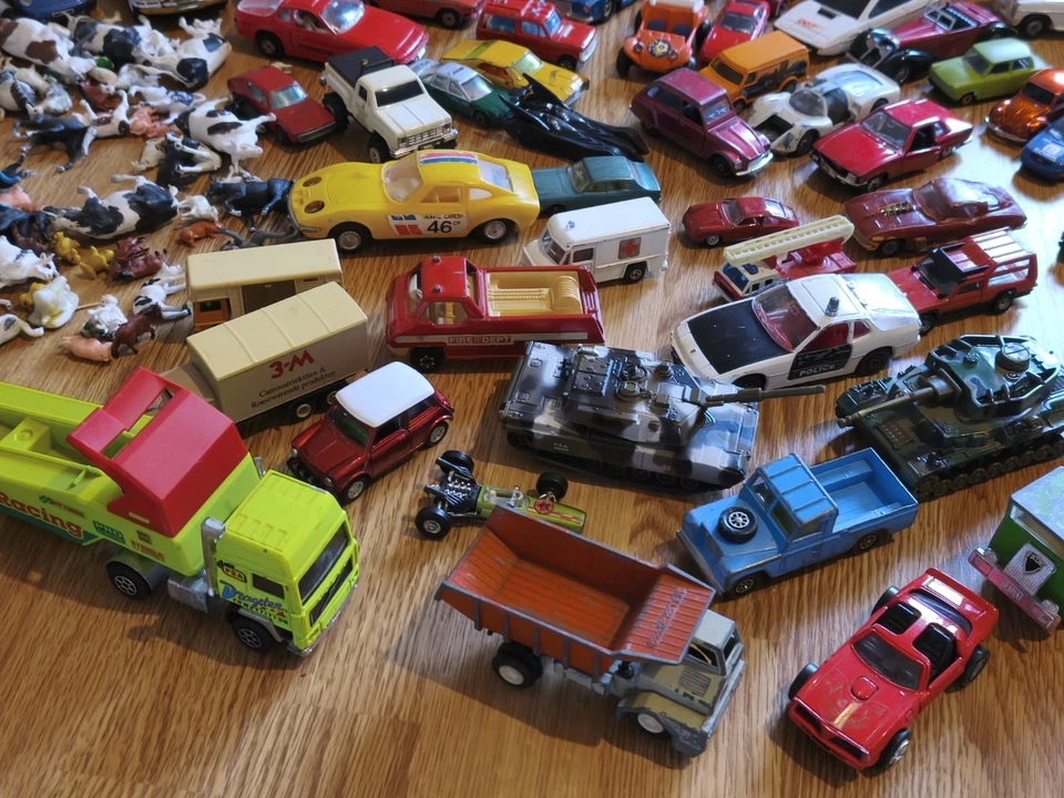 KONVOLUT AUTOS MATCHBOX DINKY TOYS CORGI MAJORETTE SIKU GAMA NOREV HOT WHEELS... - Bild 2 von 4