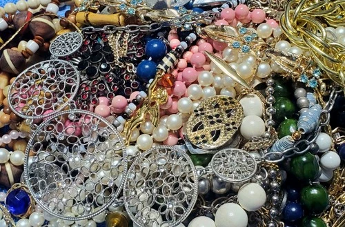 3 Lbs. Vintage to Modern Costume Jewelry Junk Tangled Estate Craft Lot (Lt # LL)