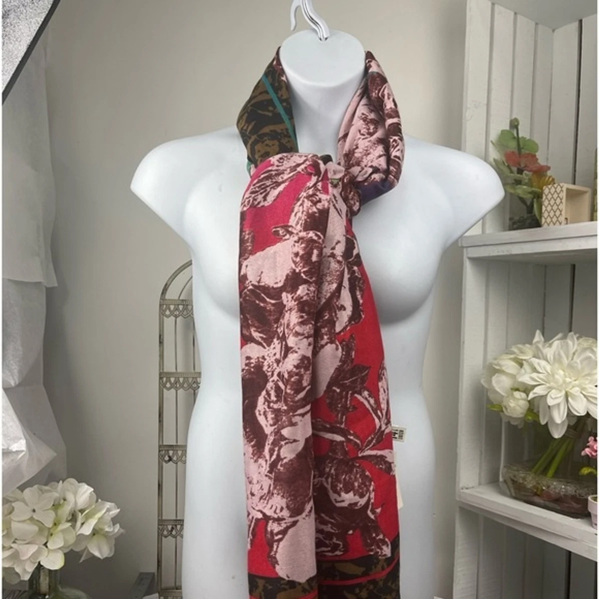 Nordstrom 14 th Union floral scarf one size