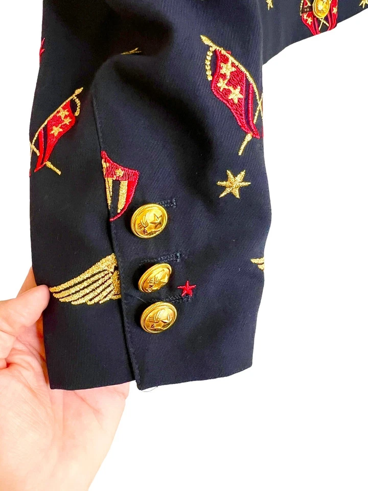 Blazer MONDI cropped tamanho 34 Alemanha pequeno azul marinho asas brasão piloto anos 80 anos 90 vintage - Imagem 4 de 4