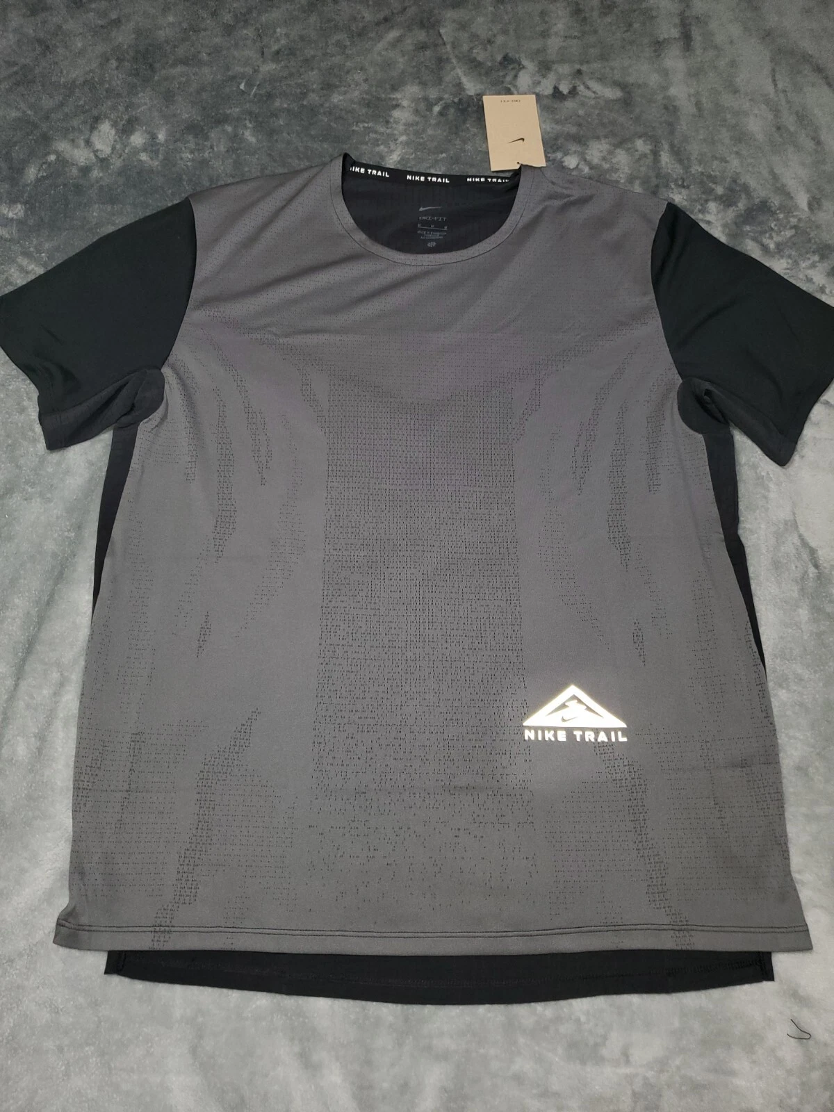 NIKE TRAIL RUNNING T-SHIRT GREY BLACK DRI-FIT MENS MEDIUM DM4646 010 NEW
Opens in a new window or ta