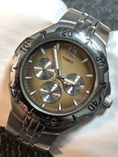 Timex Men’s Stainless Watch Silver Tone Day/Date Rotating Bezel WR50M New Bat