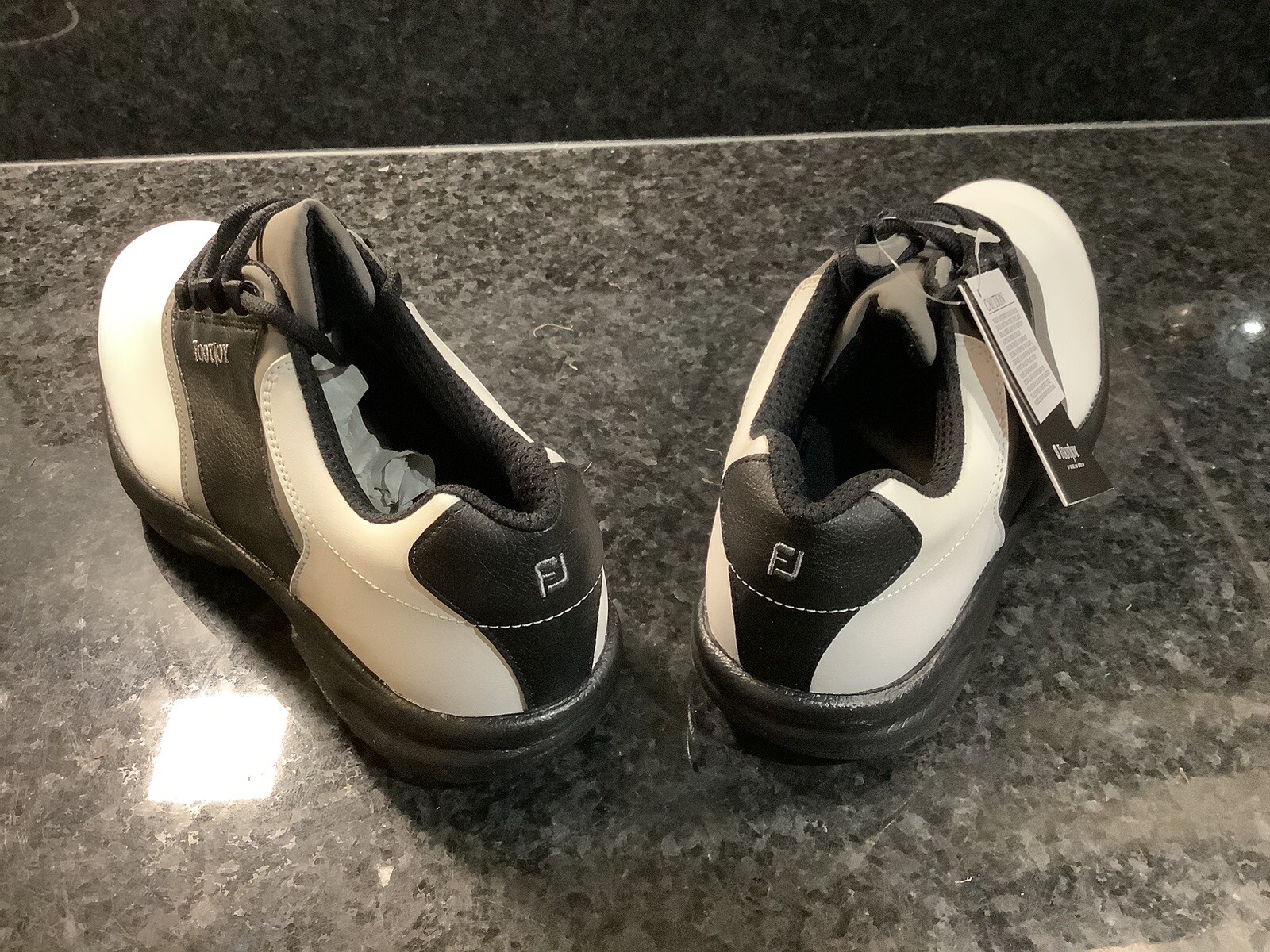 New FootJoy FJ Greenjoys Waterproof Leather Golf Shoes Mens. Size 9.5