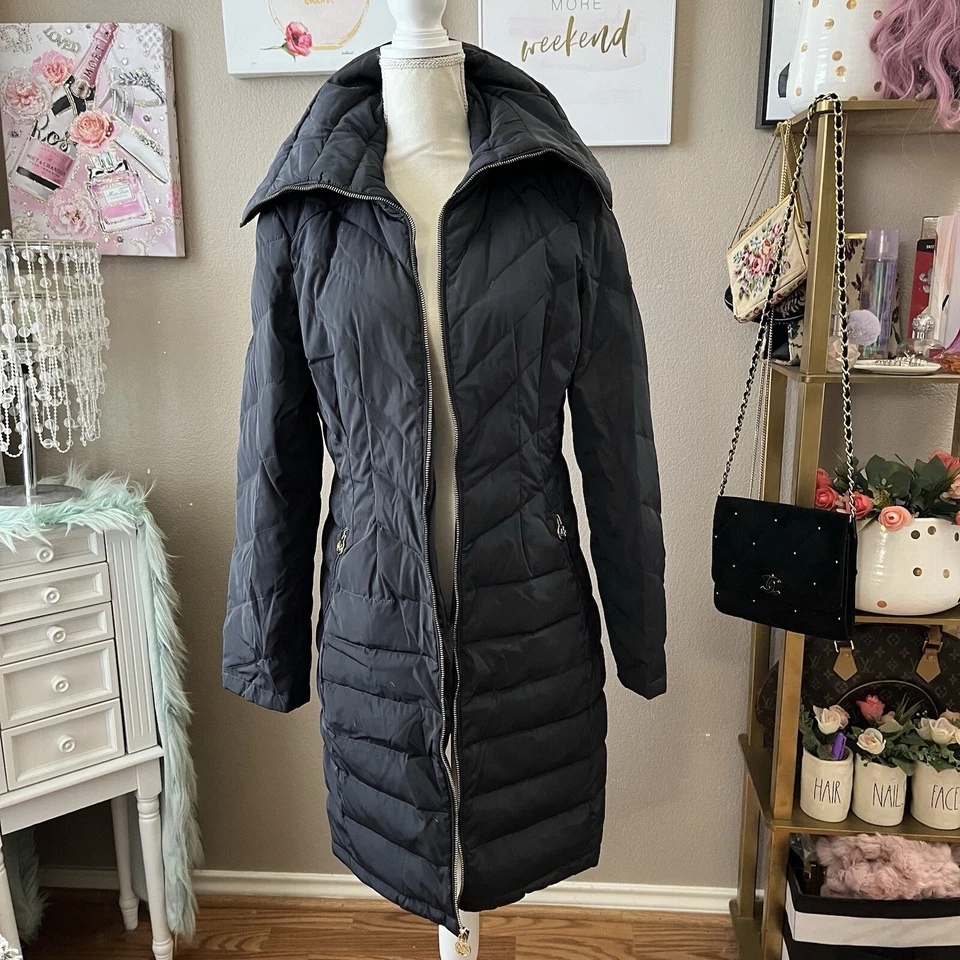 Женщин средний Michael Kors зимняя куртка темно-синий золотой выстеганный вниз длинный пуховик - Изображение 2 из 4