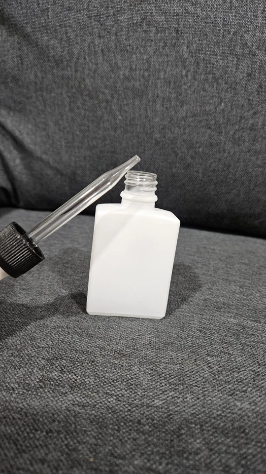 Botellas goteadoras de vidrio de 30 ml vidrio blanco con gotero negro.blanco Foto 2 de 3