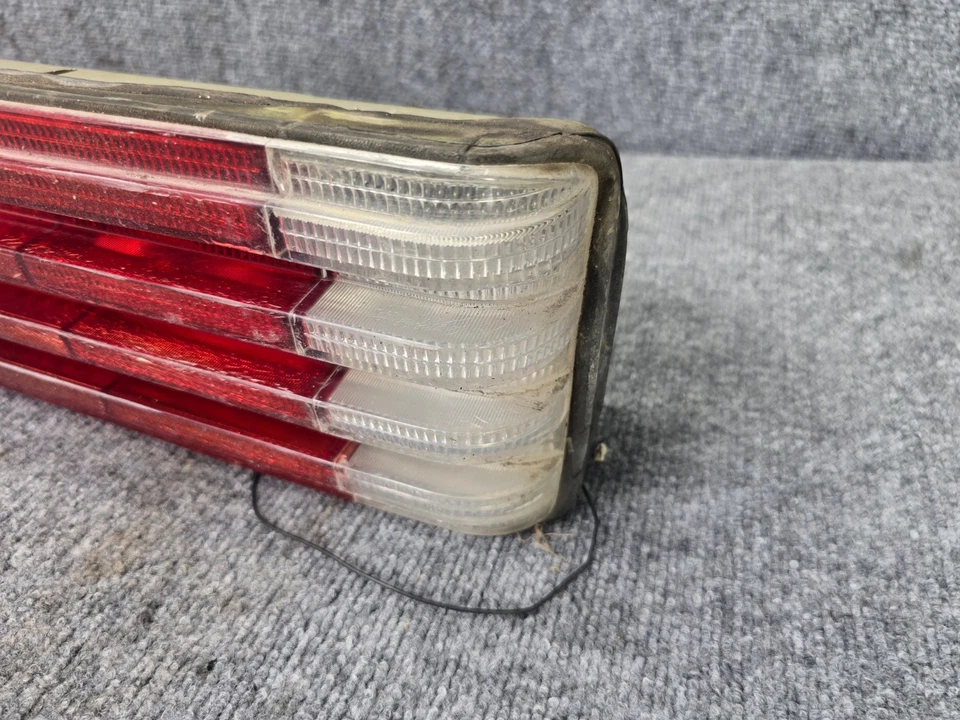 Luz trasera izquierda lado conductor mercedes r107 380 sl 450 sl 560 sl fabricante original Foto 2 de 4