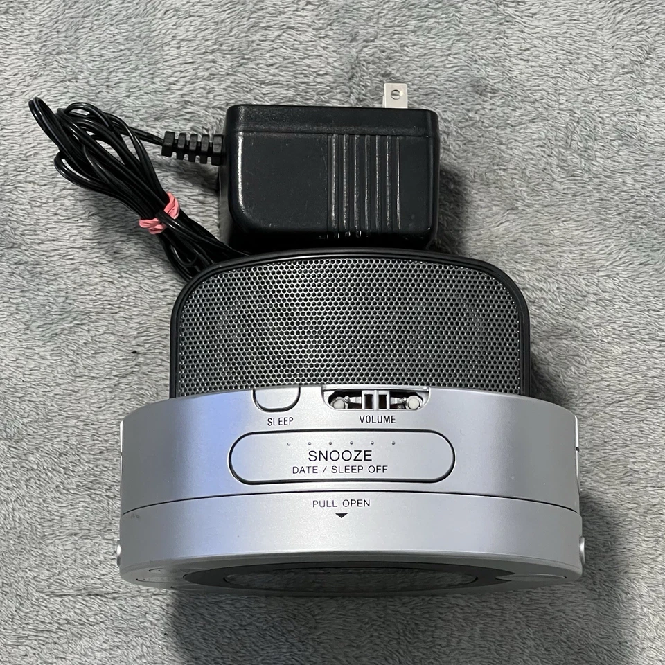 Sony Dream Machine FM/AM CD Clock Radio Alarm iPod iPhone Dock ICF-CD3iP - Image 4 of 4