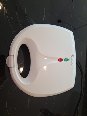 Toastmaster 2-Section Sandwich Maker