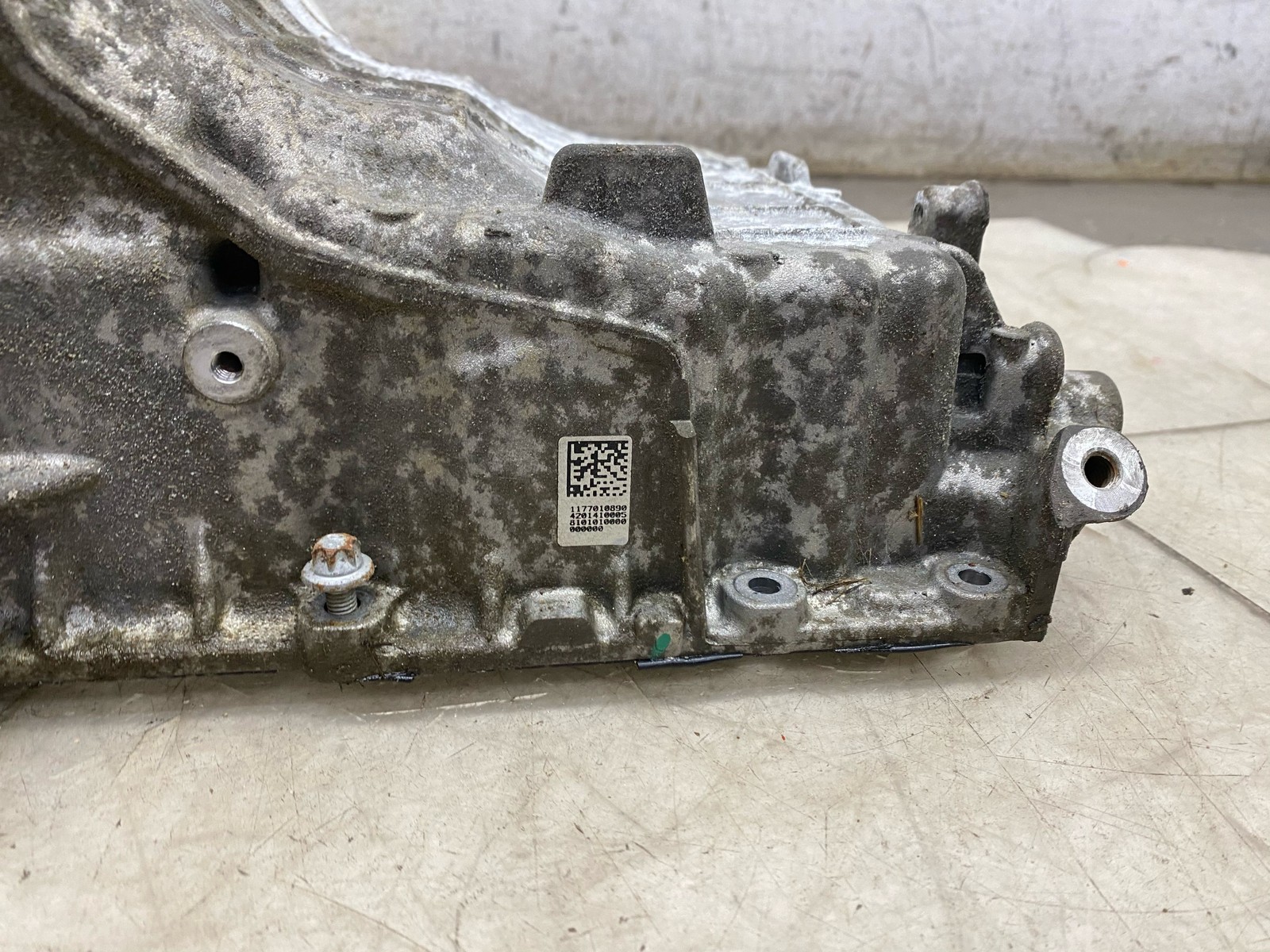 2020-2025 ASTON MARTIN DBX OEM 4.0L UPPER ENGINE OIL PAN 1770108904