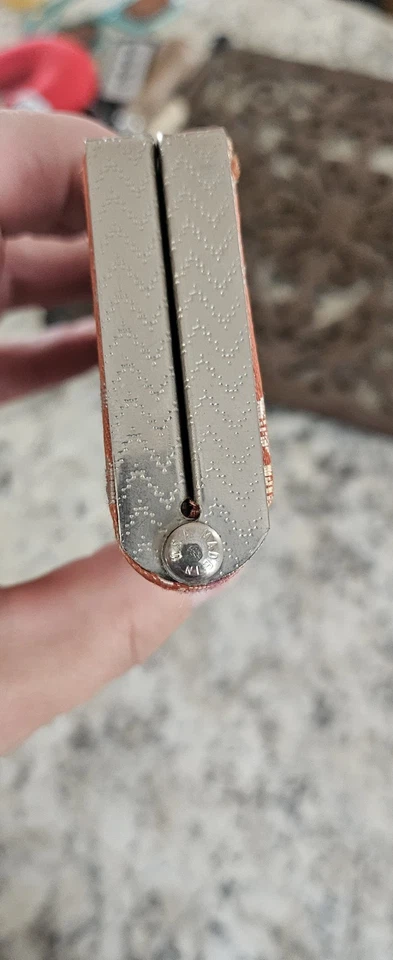 Estuche de vidrio vintage MCM Kiss Lock ojos rojo floral bordado publicidad elegante Foto 2 de 4