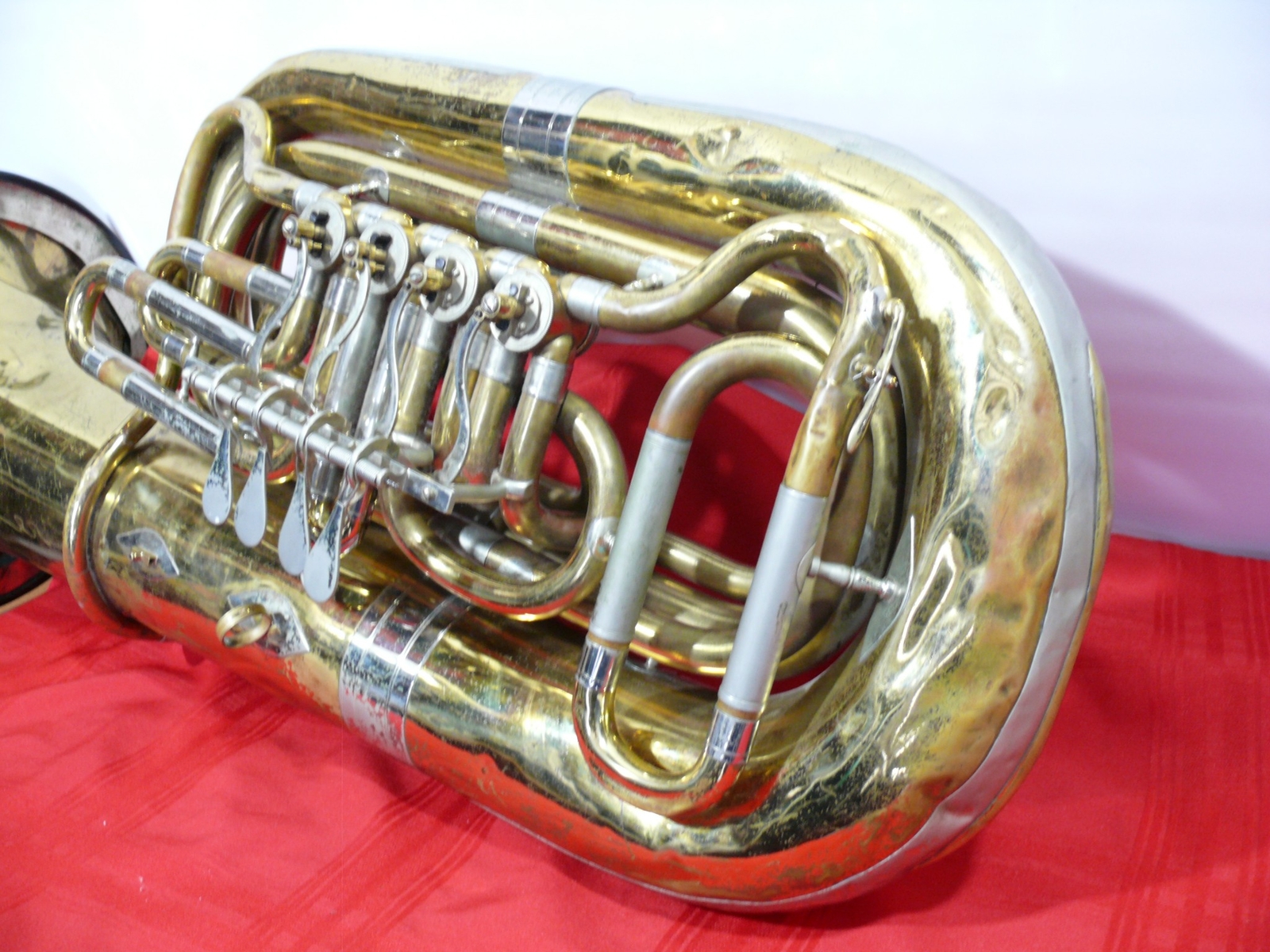 Mirafone 6102 Tuba for parts or repair. Missing mouthpiece and no case