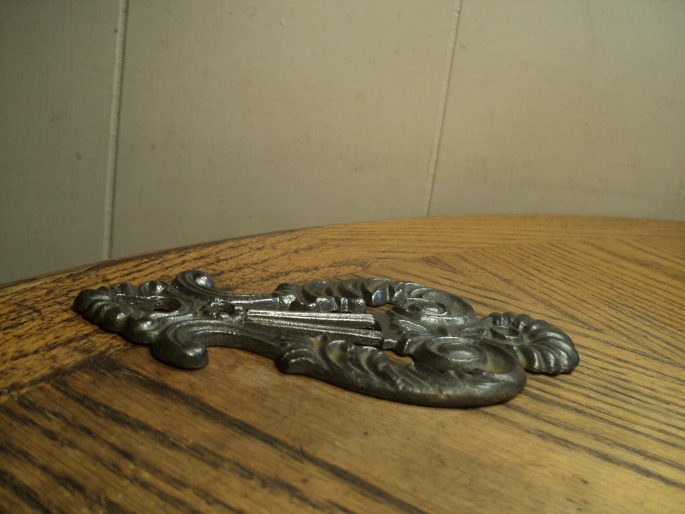 Antigua placa de escudo con llave esqueleto grande de hierro fundido vintage No. 5 sin marca Foto 4 de 4