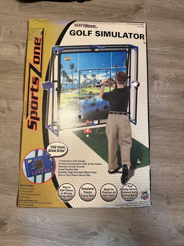 ELECTRONIC GOLF SIMULATOR by Sports Zone (Fun Company)
