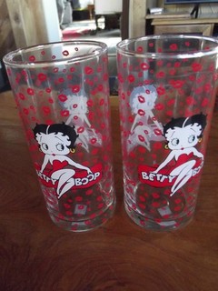 2 LARGE BETTY BOOP GLASSES 2006 GREAT MUST SEE