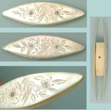 Antique Engraved Mother of Pearl Tatting Shuttle * French * Circa 1860