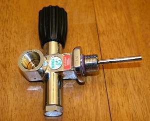 Thermo DIN only scuba tank valve 7/8" small neck 02 clean rebuilt